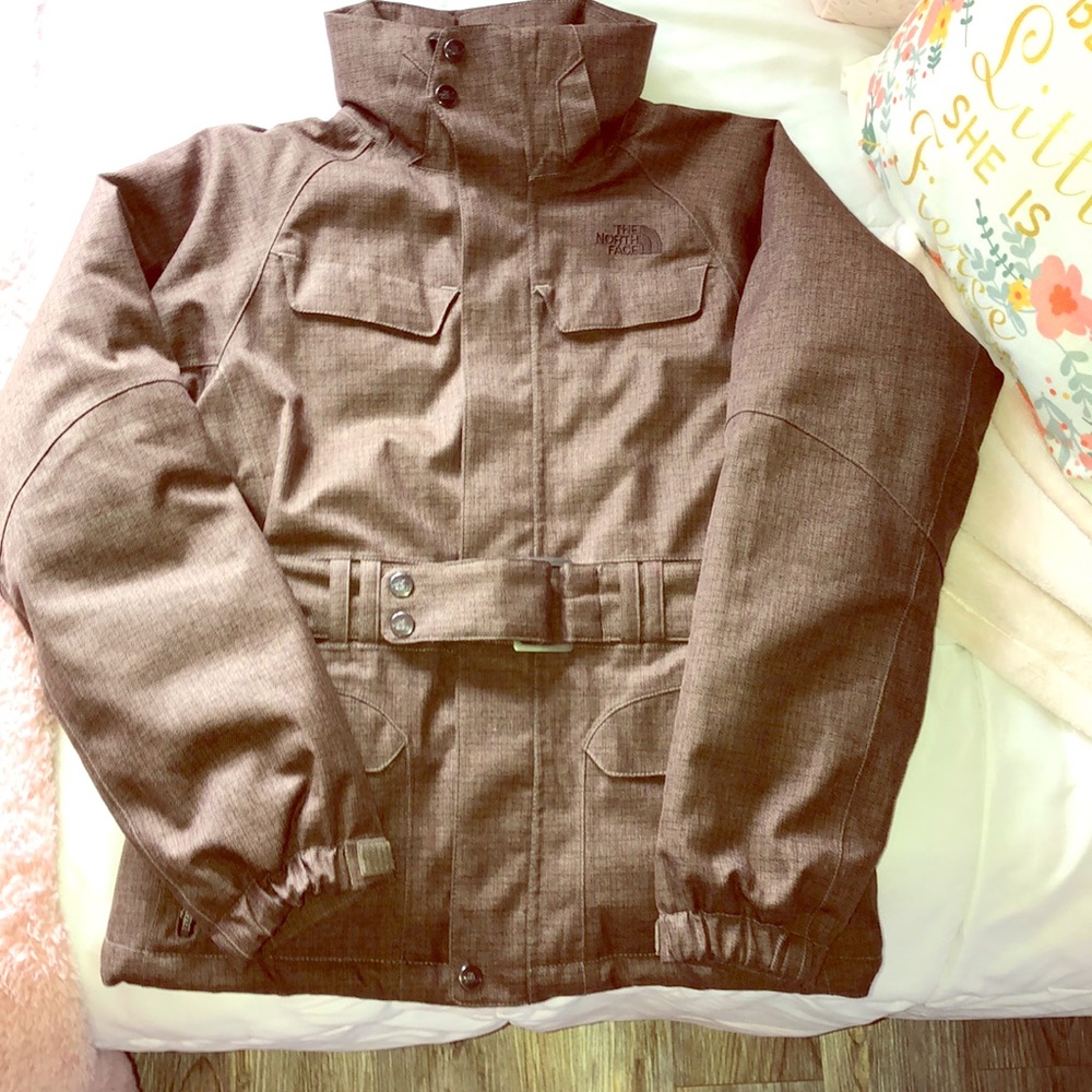 North face ski jacket BARELY EVER WORN.